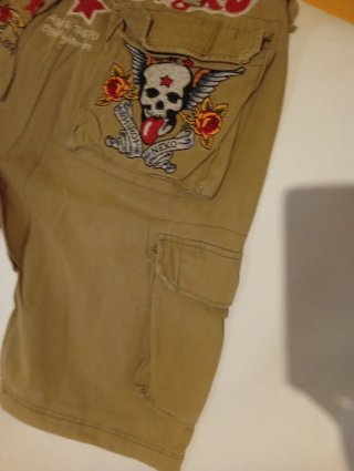 Pantalón Corto Cargo con Bordados