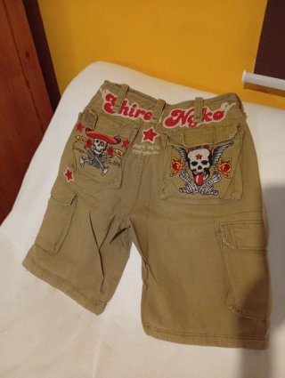 Pantalón Corto Cargo con Bordados