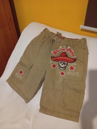 Pantalón Corto Cargo con Bordados