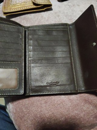 Monedero efecto piel dorado