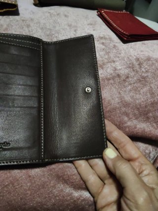 Monedero efecto piel dorado