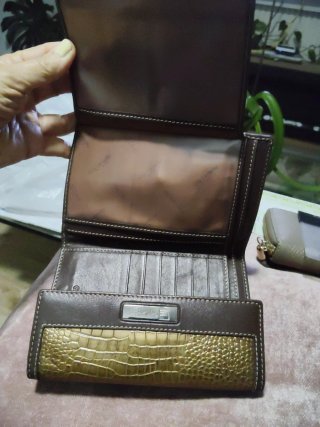 Monedero efecto piel dorado