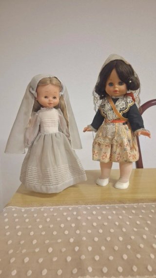 Muñecas antiguas novia y fallera