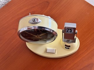 Reloj Despertador Antiguo con Calendario