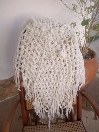 Traje de flamenca estampado con chal de lana