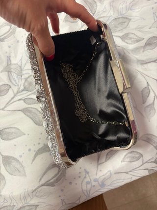 Bolso de fiesta plateado con pedrería