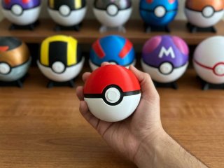 Pokéball tamaño real. Podéis elegir cuál queréis