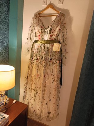 Vestido de novia con bordados florales nuevo
