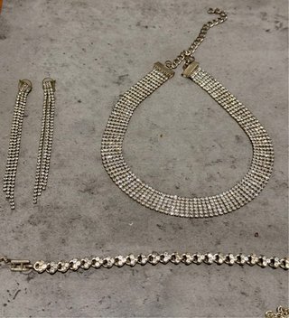 Lote Bisutería: Collares, Pulsera, Pendientes,