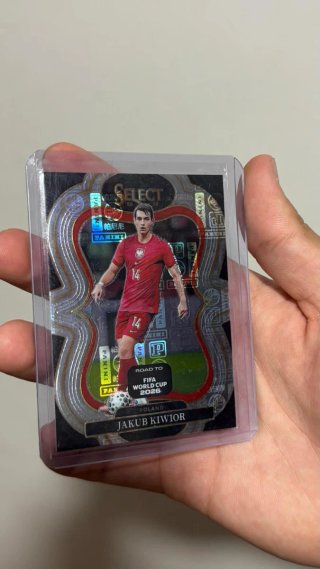 Carta Jakub Kiwior 2025-26 Select FIFA World Cup