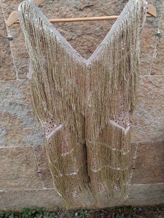 Vestido de Flecos Dorado