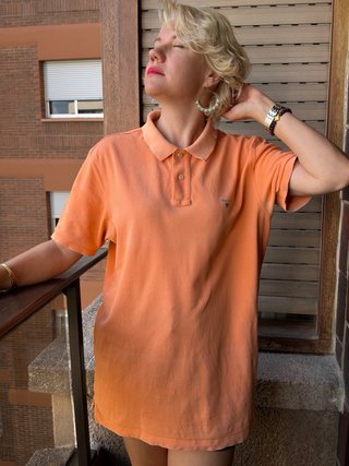 Polo GANT Naranja Melocotón – Estilo Clásico