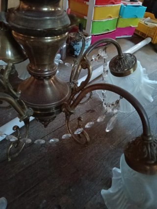 Lámpara de bronce antigua con cristales