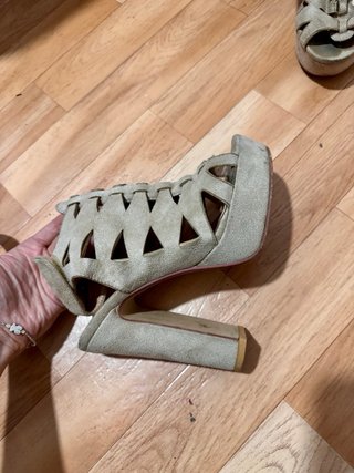 Zapatos de tacón beige