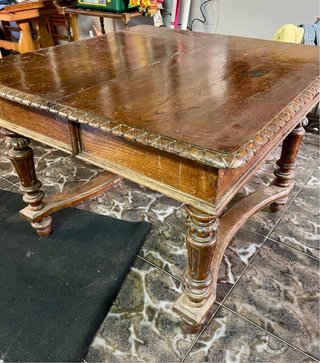 Mesa cuadrada de madera