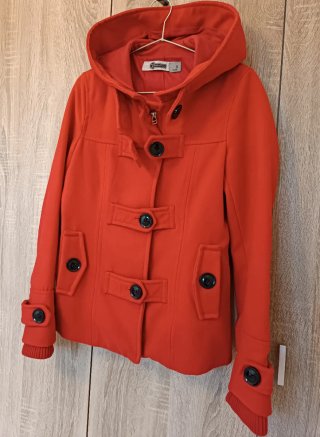 Abrigo Rojo con Capucha Talla S