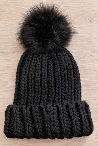 Berretto Tezenis nero con pon pon