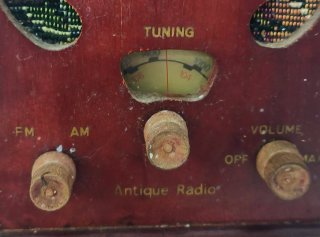 Radio Antigua Estilo Capilla Marrón