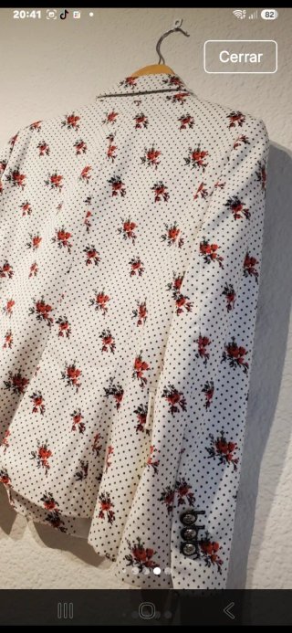 Chaqueta estampada flores y lunares