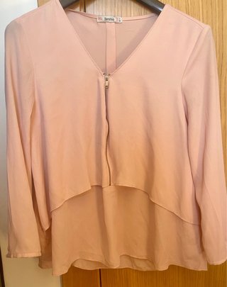 Blusa Bershka cremallera frontal rosa talla L