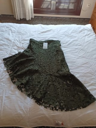 Falda Zara encaje asimétrica verde Talla M