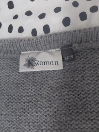 Vestido de punto gris y blanco