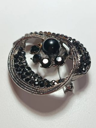 Broche piedras negras