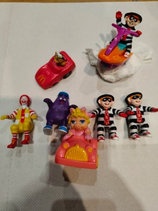 Collezione di vecchi giocattoli McDonald's