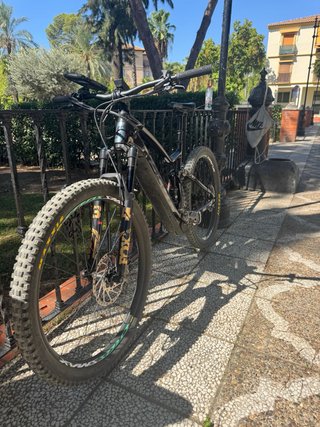 Bicicleta Eléctrica de Montaña Doble Suspensión