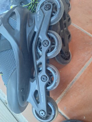 Patines Oxelo Talla 43 y protecciones de regalo.