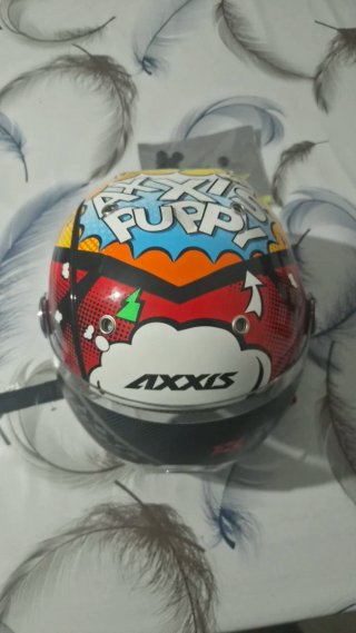 Casco infantil AXXIS diseño cómic