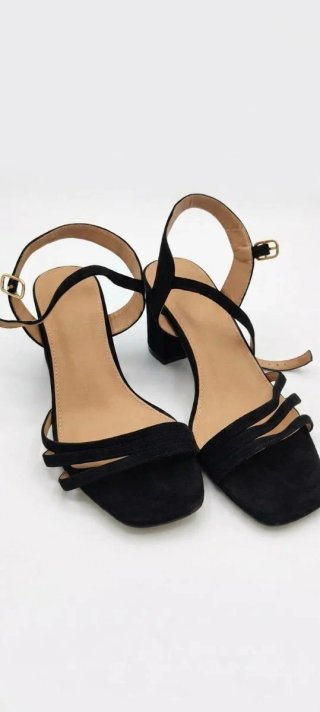 Sandalias de tacón negras