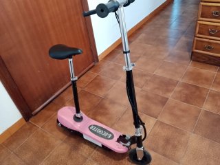 Necesitas  un cargador.