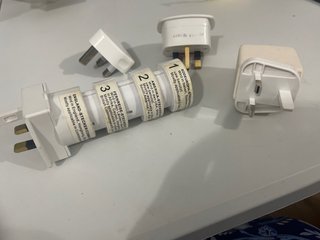 Adaptador de Enchufe Universal de Viaje