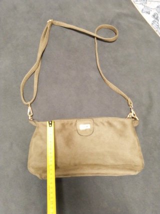 Bolso liviano de tela 30x18cm. No tiene marca