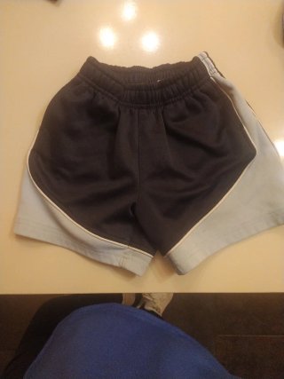 Pantalón corto colegio Amor de Dios T4
