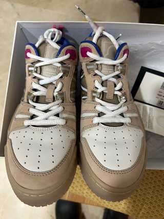 Deportivas Moncler Beige y Blancas