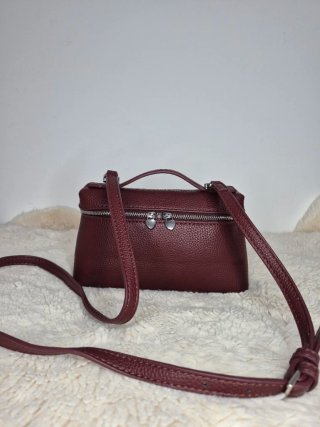 Bolso de hombro burdeos
