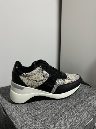 Zapatillas Mujer Beige y Negro