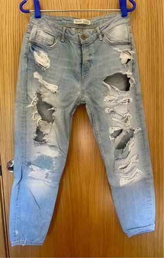 Vaqueros Bershka Mom Fit Rotos Talla 38