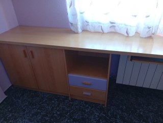 Escritorio juvenil madera y morado
