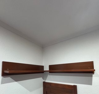 Estantería de madera maciza