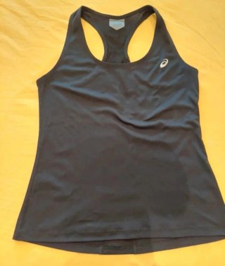 Camiseta deportiva Asics negra