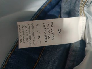 Pantalón vaquero tipo cargo