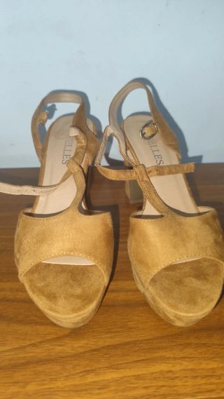 Sandalias de Tacón Belles Color Camel