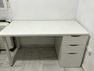 Mesa de escritorio IKEA blanca 140cm