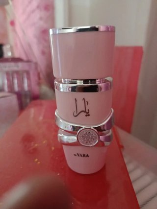 Perfume Yara Rosa y Plateado