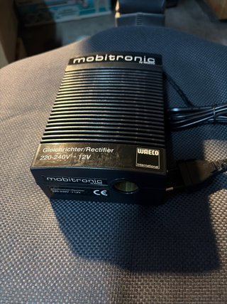 Convertidor Mobitronic Waeco 220V a 12V