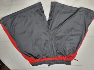 Pantalón corto Dafor gris y rojo