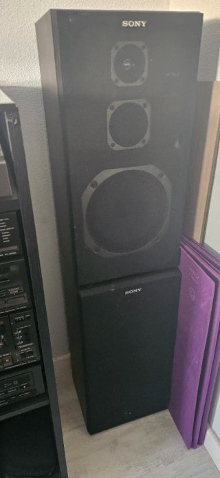 Cadena de música Sony con altavoces